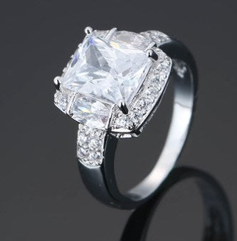 Anillo de Zircón Púrpura Vintage con Baño de Plata y Platino