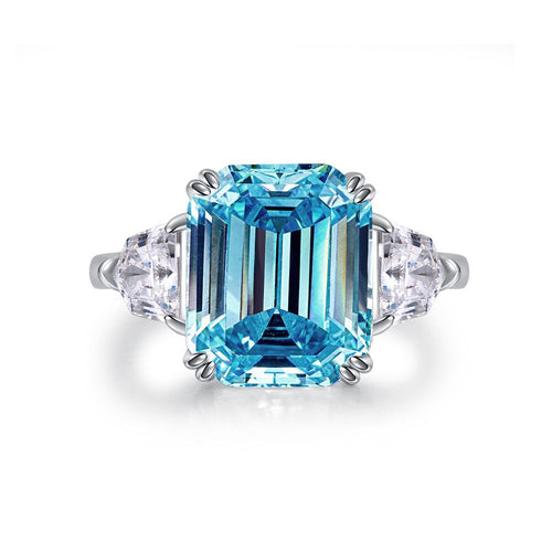 Anillo de Topacio Azul Cielo con Corte Esmeralda en Plata de Ley 925