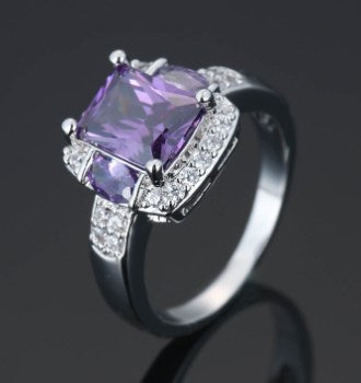 Anillo de Zircón Púrpura Vintage con Baño de Plata y Platino