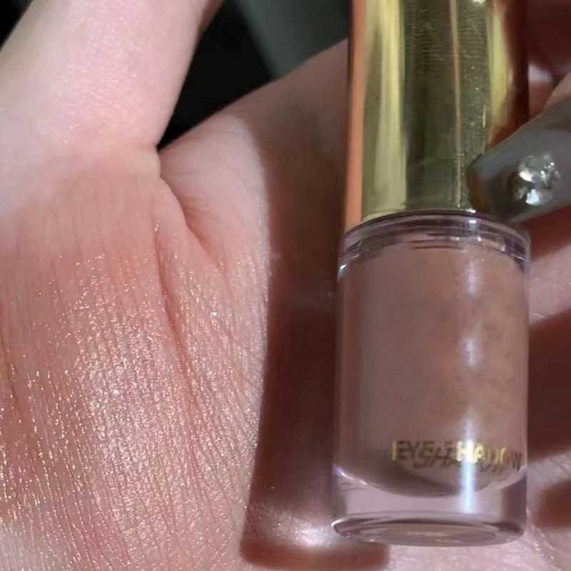 Barra de Sombra de Ojos Líquida de Brillo Marrón y Crema de Contorno