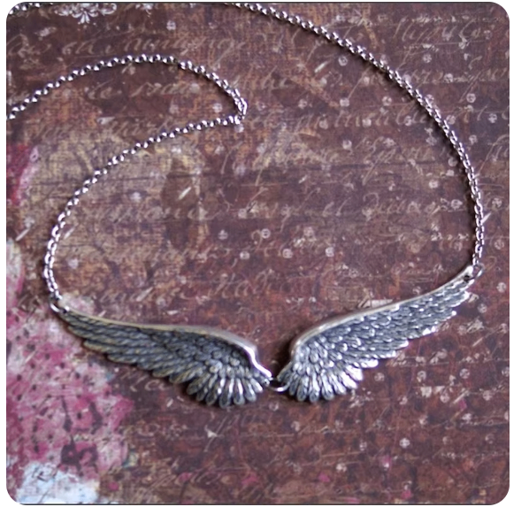 Collar Declarativo con Alas de Ángel Vintage
