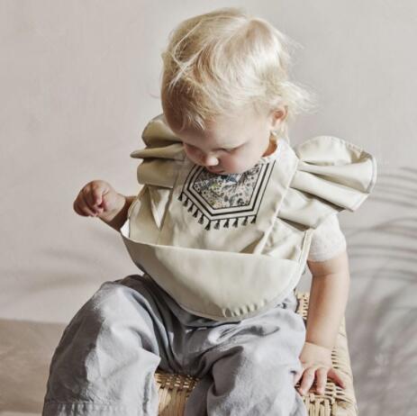Babero Impermeable con Bolsillo para Comida de Bebé con Diseño de Alas de Ángel