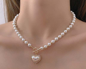 Collar de Perlas Falsas en Forma de Corazón (Una Pieza)