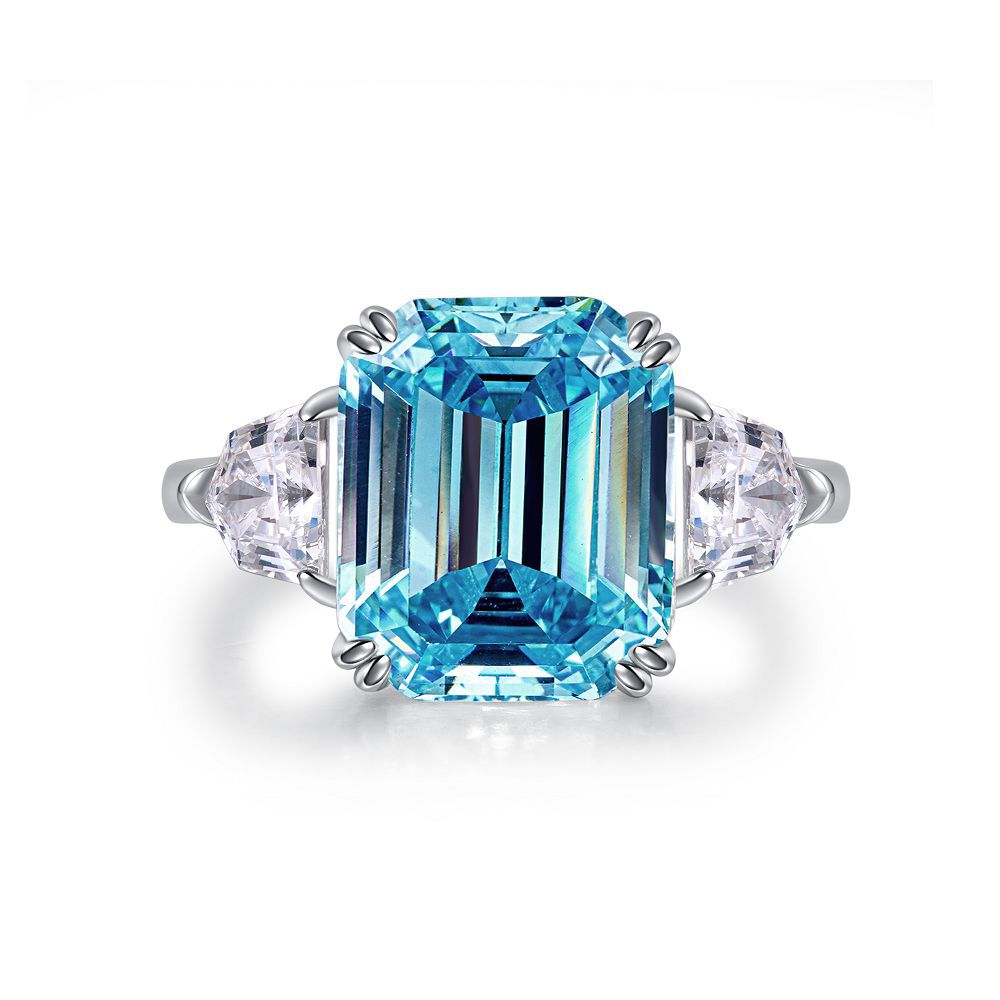 Anillo de Topacio Azul Cielo con Corte Esmeralda en Plata de Ley 925